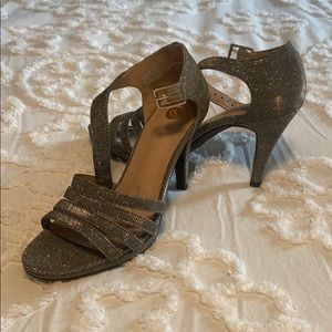 Size 6.5, Silver w/ Gold hues!